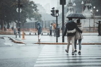 couple, pedestrian, rain